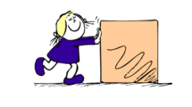 Niña empujando caja